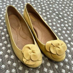 Born flats, gold/yellow color- size 10